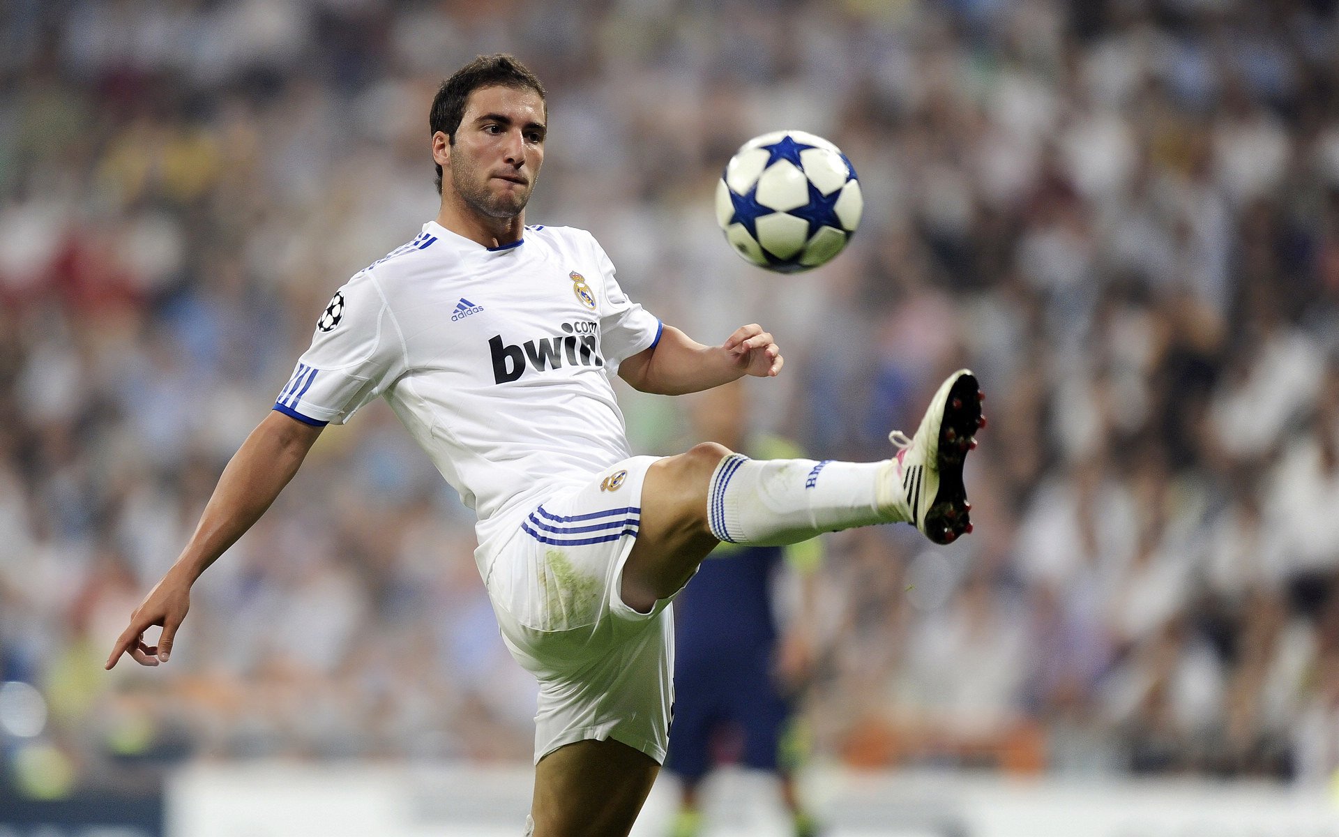 五大联赛是否因反击频率提升而调整边后卫站位，五大联赛的强队